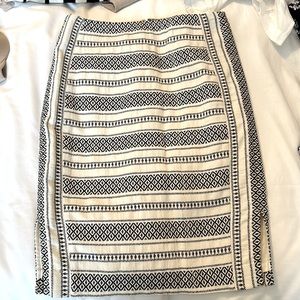 Loft black and white pattern skirt with side slots